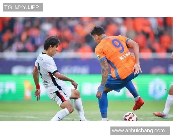 足球误判引发争议球迷怒斥裁判失误影响比赛公正性与公平性